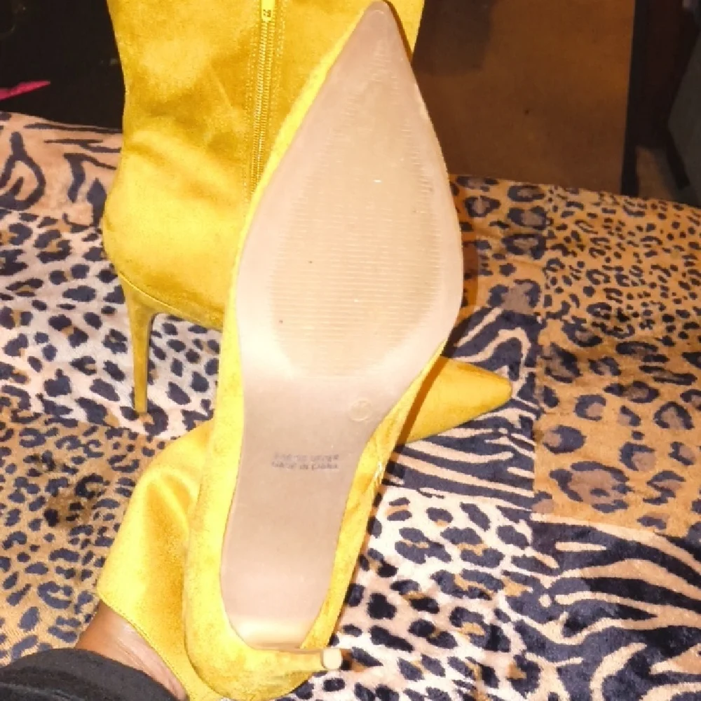 Wild Diva Mustard Heeled Boots - Picture 3 of 5